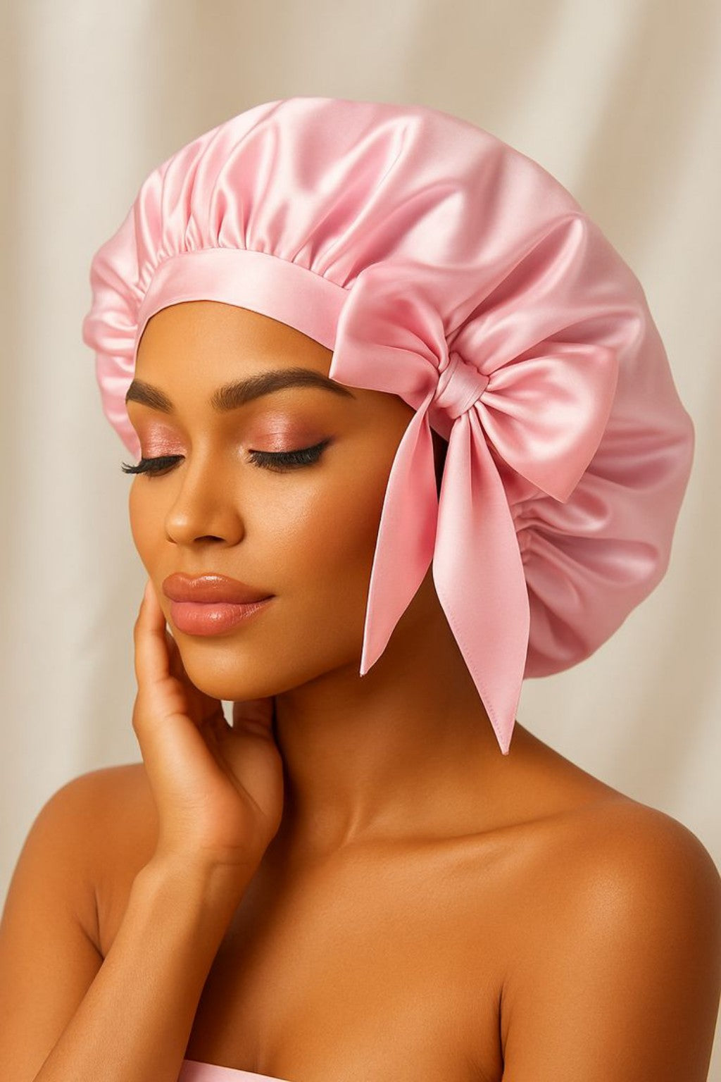 Bonnet satin NUVÉA rose porté